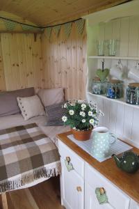 shepherds-hut-04