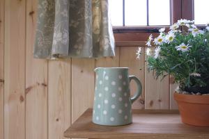 shepherds-hut-08